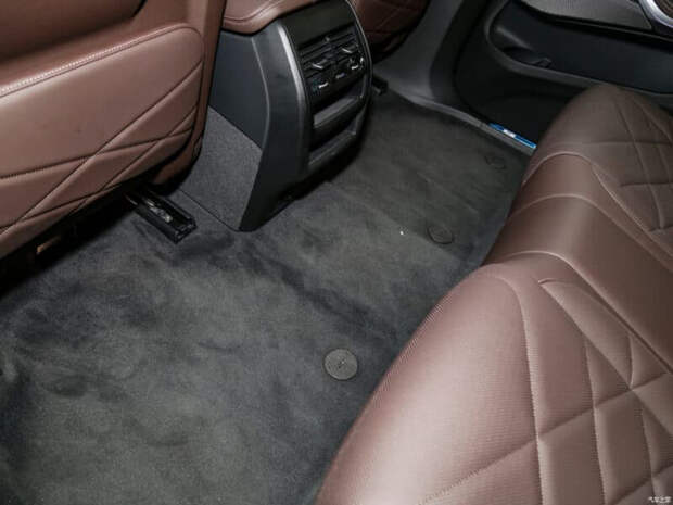 BMW X5 L-действительно длинный внедорожник в Китае за 95 000 долларов