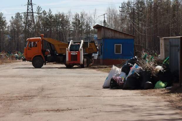 С городских кладбищ Братска вывезли свыше 110 тонн мусора