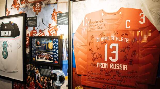 Легенды хоккея на открытии выставки Олимпийской коллекции Владимира Потанина — от Якушева до Фазеля: фото