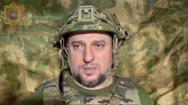 Украинские вооруженные формирования, зашедшие в Курскую область, использовали детей как живой щит. Об этом в своем Телеграм-канале рассказал командир спецназа “Ахмат”, генерал-майор Апты Алаудинов.