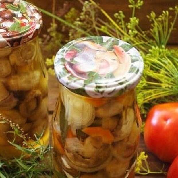 Шампиньоны маринованные с морковью и луком