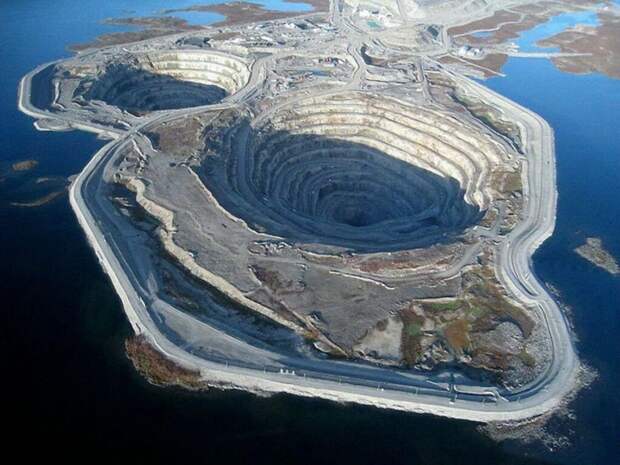 Почему вода не заливает алмазный рудник «Дьявик» посреди канадского озера