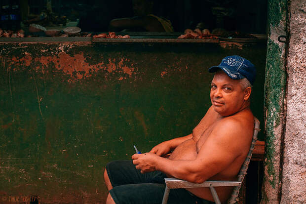 i-spent-20-days-in-cuba-documenting-the-life-of-local-people-12__880