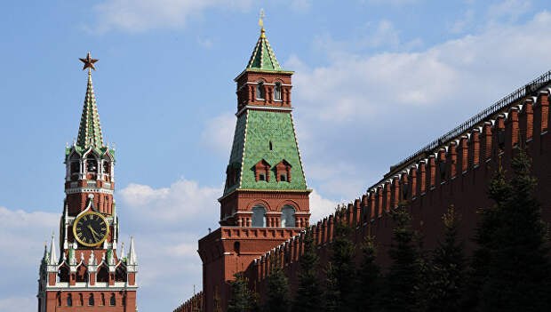 Спасская и Сенатская башни Московского Кремля Спасская и Сенатская башни Московского Кремля