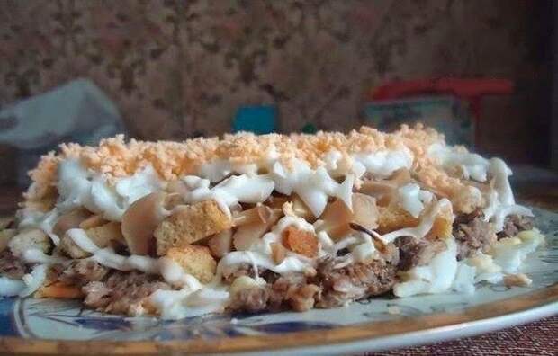 Салат со шпротами