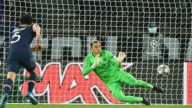 Чудо-удар Месси, девять сейвов Наваса и два гола за четыре минуты: как ПСЖ и «Ливерпуль» вышли в четвертьфинал ЛЧ