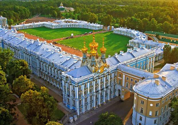 Королевская жизнь: пятёрка великолепных дворцов России