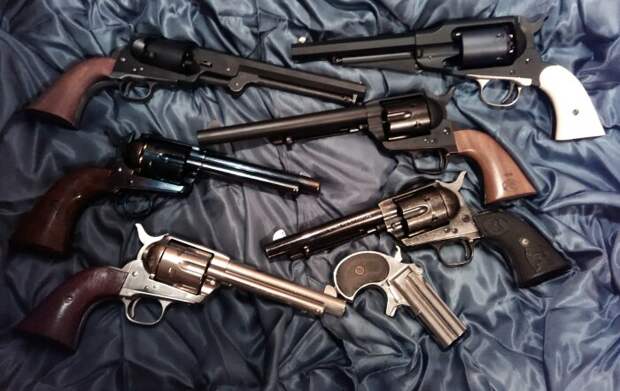 Кольт выпускал множество видов револьверов. |Фото: forum.guns.ru.