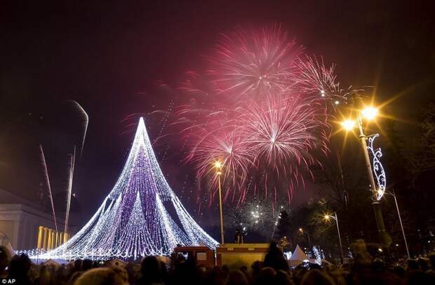 Вильнюс, Литва. Кафедральная площадь города мира, новогодний, новый год, новый год 2018, празднование, фейерверк, фейерверки