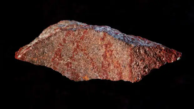 Древний хештег: в южноафриканской пещере найден необычный рисунок возрастом 73 тысячи лет