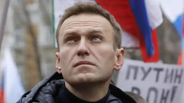 Бунт малолеток: У нас «резиденция Януковича», у вас – «дворец Путина»