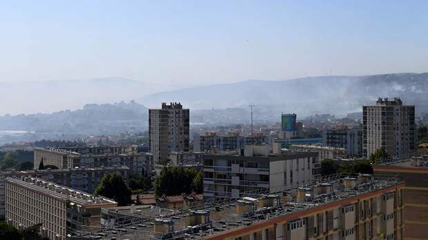 Рейсы в аэропорту Марселя приостановили из-за крупного пожара