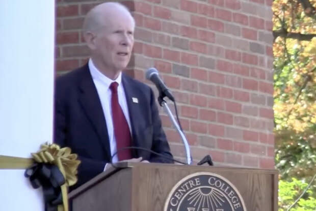 Наследников «скупого» IT-миллиардера обязали расплатиться по его долгам