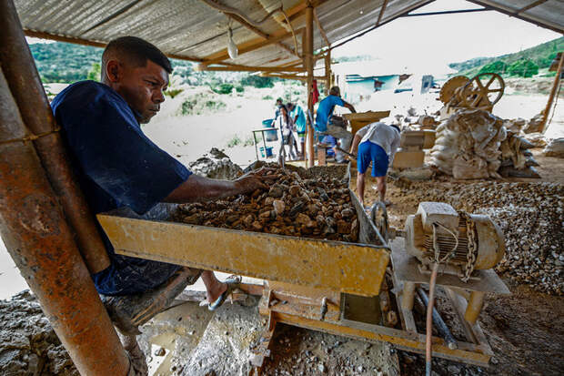 20 снимков с незаконных золотых шахт в Венесуэле, которые приводят в ужас