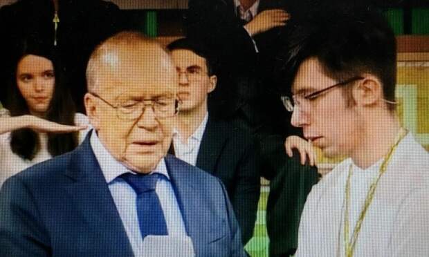 Школьник из Архангельской области стал полуфиналистом шоу «Умницы и умники»