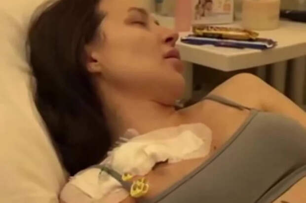 Лерчек, которая лечится от рака желудка, ослепла на правый глаз