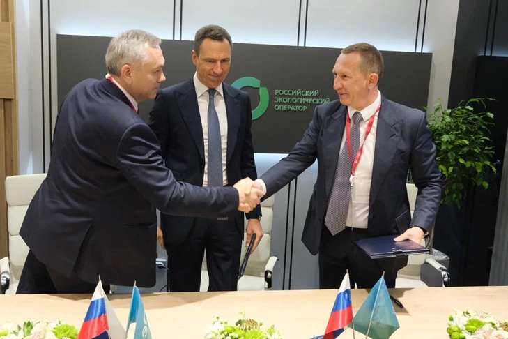 Делегация Новосибирской области начала работу на ПМЭФ с подписания соглашения