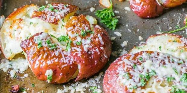 Молодая картошка, запечённая с сыром Рецепты: Молодая картошка, запечённая с сыром