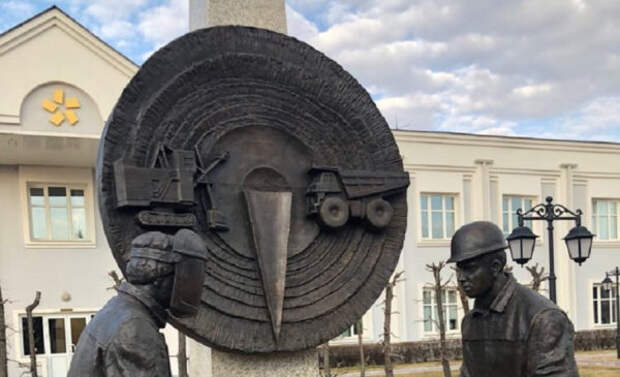 Памятник золотодобытчикам в Красноярске Памятник золотодобытчикам в Красноярске