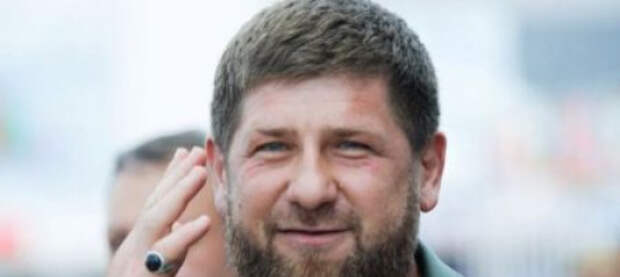 Кадыров первым удостоен звания Героя Чечни