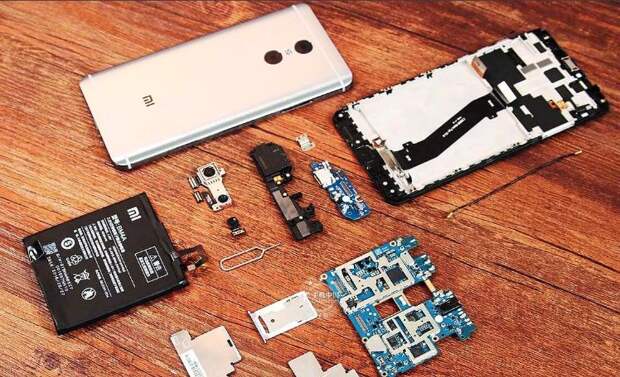 Благодаря своей простоте и доступности запасных частей телефоны Xiaomi наиболее оптимальны для ремонта и замены компонентов