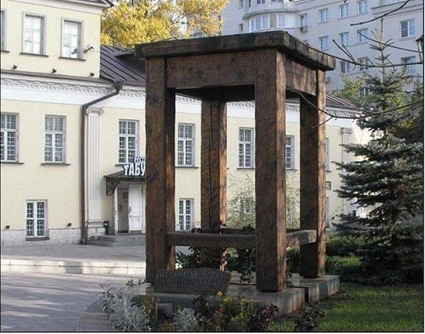 Памятник табурету. Москва города, интересное, памятники