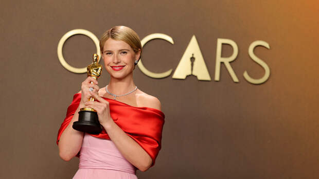 Ирландский триумф: Джесси Бакли получила «Оскар» за роль жены Шекспира