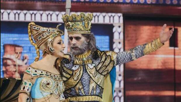 Навка похвасталась совместным фото с Чернышевым и его семилетней дочерью