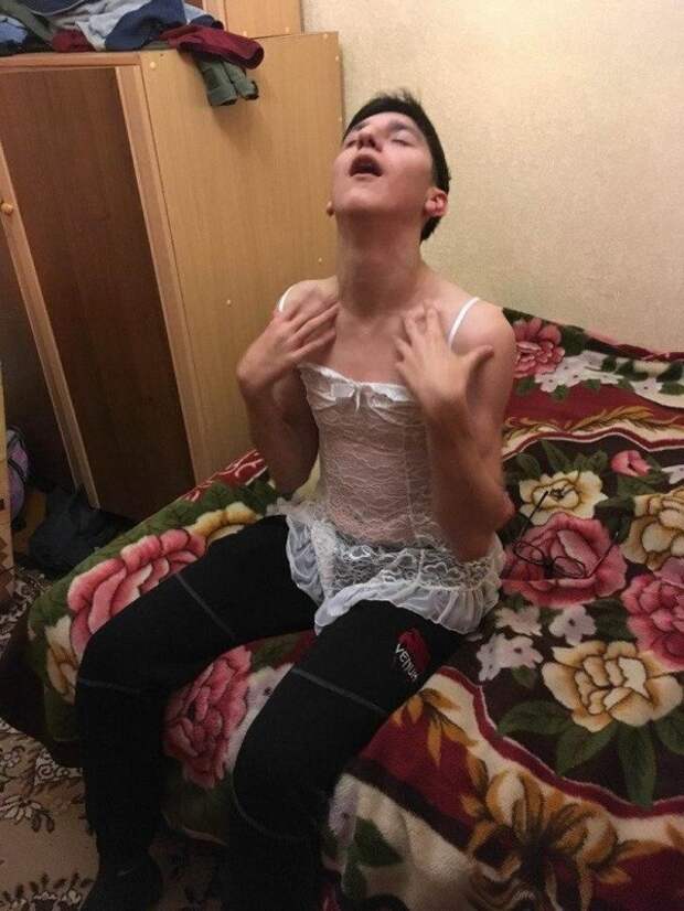 дно. знакомое место для ебасосов у которых циферки после погремух..70, II, 3333 и прочие гужопы..