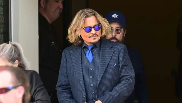 Джонни Депп заявил, что Эмбер Херд ненавидела и била его