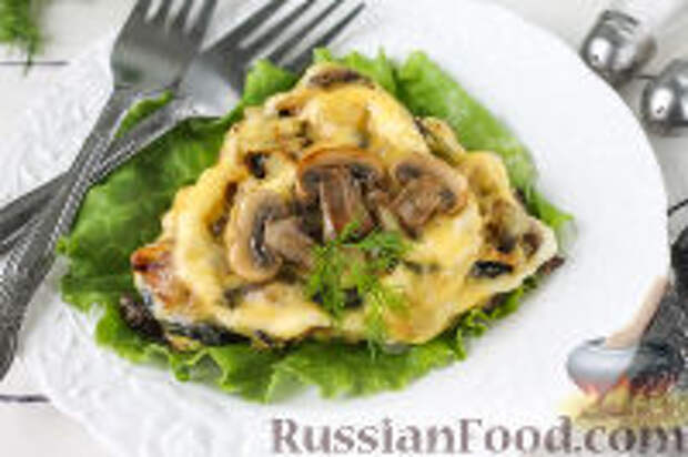 Фото к рецепту: Отбивные с черносливом и грибами