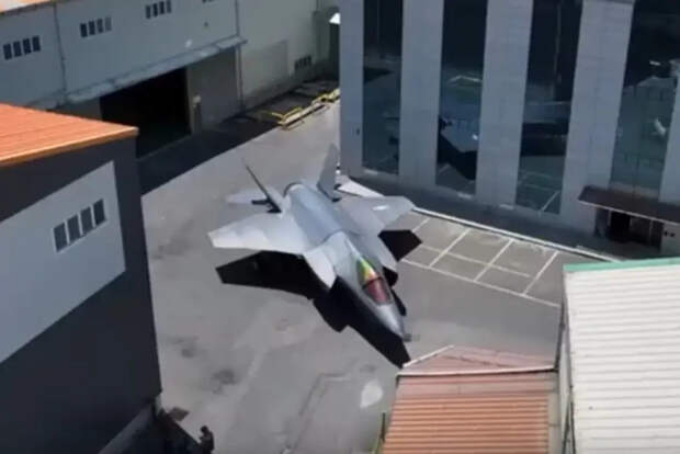Южнокорейская компания показала видео мобильной установки, способной в считанные минуты развернуться в надувной макет истребителя