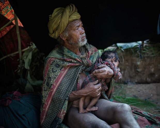 Скоро их может не быть: 11 документальных фото о жизни в исчезающем племени