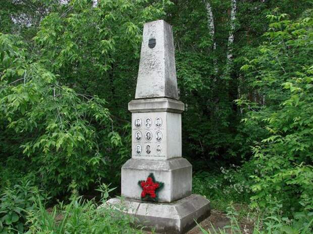 Могила группы погибших при загадочных обстоятельствах на северном Урале.