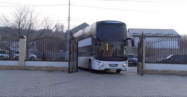 Жизнь под обстрелом ВСУ: жители ДНР отправились в Южную Осетию, чтобы спасти детей от войны