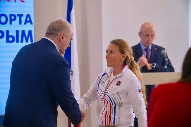 Гава Крыма наградил лучших спортсменов