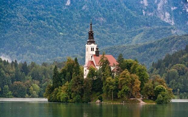 Церковь на озере Блед в Словении (8 фото)