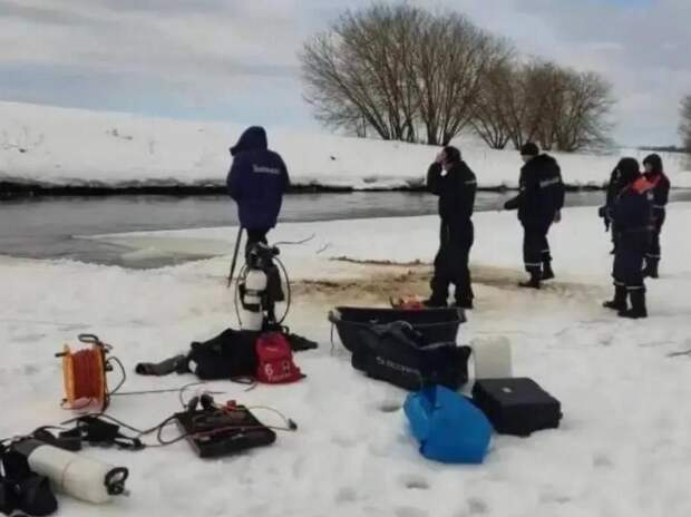Они пытались выбраться из воды, на берегу найдены их вещи — активно идут поиски трех школьников, пропавших в Звенигороде