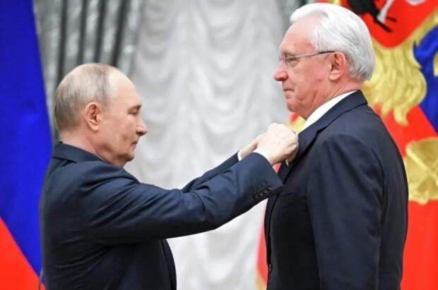 Путин назвал легендой автоспорта гендиректора «КАМАЗа» Когогина