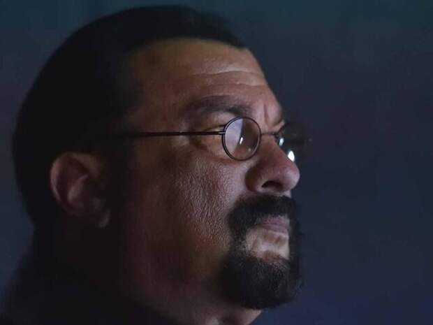 Стивен Сигал выставил на продажу особняк на Рублевке за 700 миллионов рублей