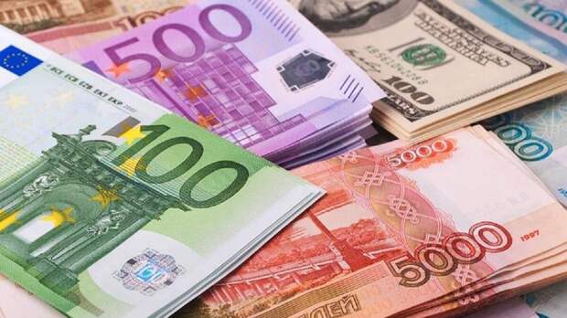 Банки запретили переводы евро и долларов внутри России