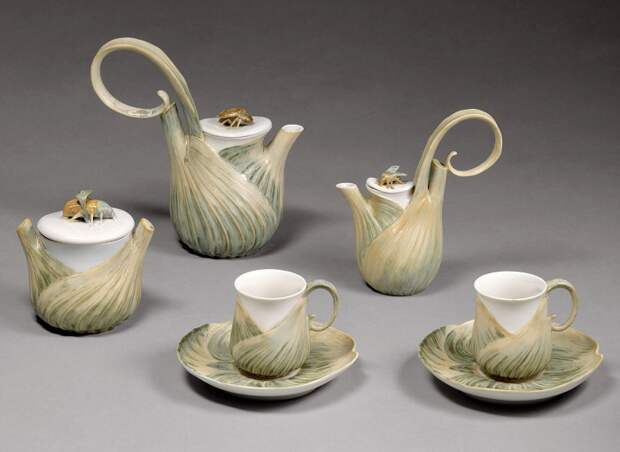 Кофейный сервиз в стиле ар-нуво, 1900 год. Кофейный сервиз в стиле ар-нуво, 1900 год.