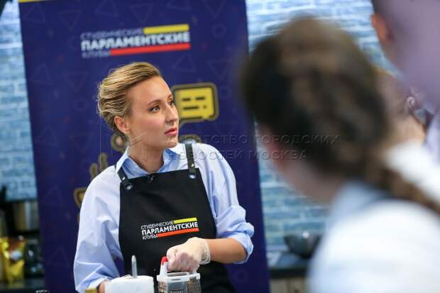 Директор центра «Авангард» Дарья Борисова встретилась с участниками проекта «Политкухня». Фото: Агентство "Москва"