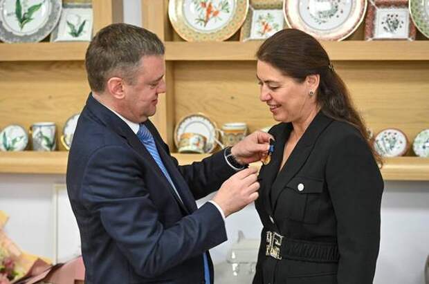 Гендиректор Императорского фарфорового завода получила Почетный знак