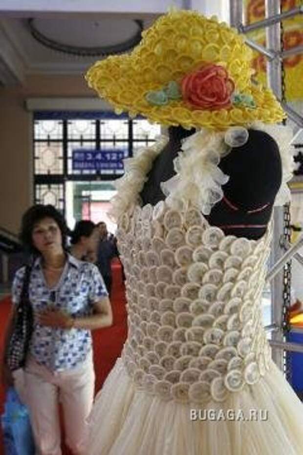 Платья из презервативов Платья из презервативов