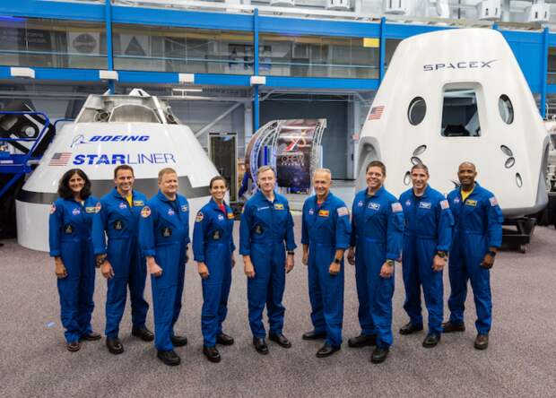 NASA объявило экипаж первых миссий частных космических кораблей