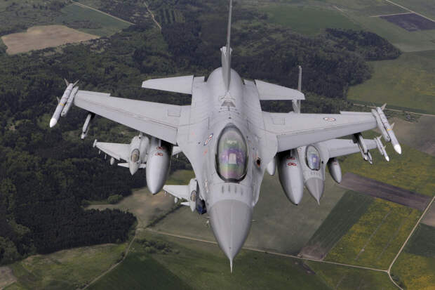 Российские истребители смогут поражать F-16 на дальности 300 километров