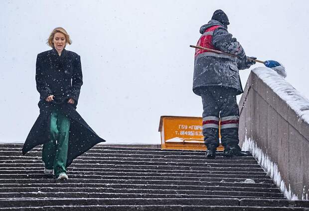 Москвичам предсказали мокрый снег на проводах и гололедицу
