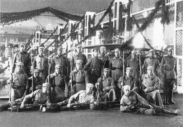 В Петербурге-Петрограде проходили автосалоны в далеких 1907-1925гг. (13 фото)