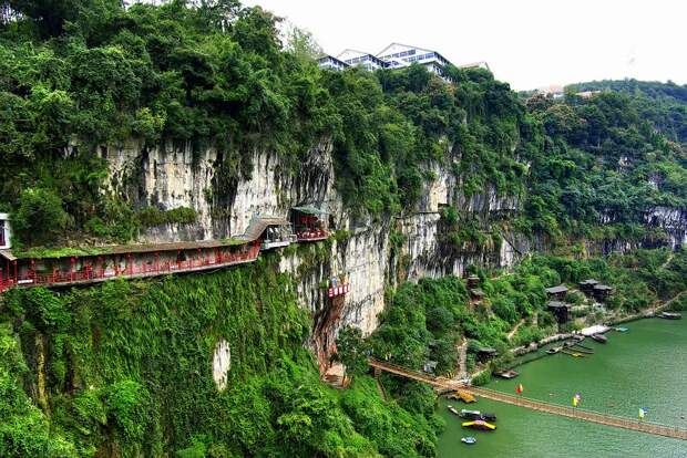 unusual restaurant sanyou cave fangweng m1 Удивительный висячий ресторан в Китае